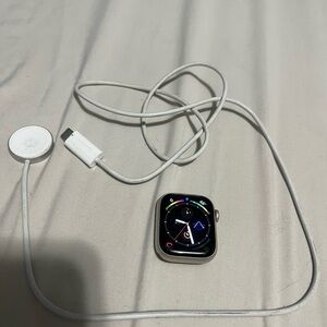 Apple Watch Series 7 41 mm w/cable and wristband